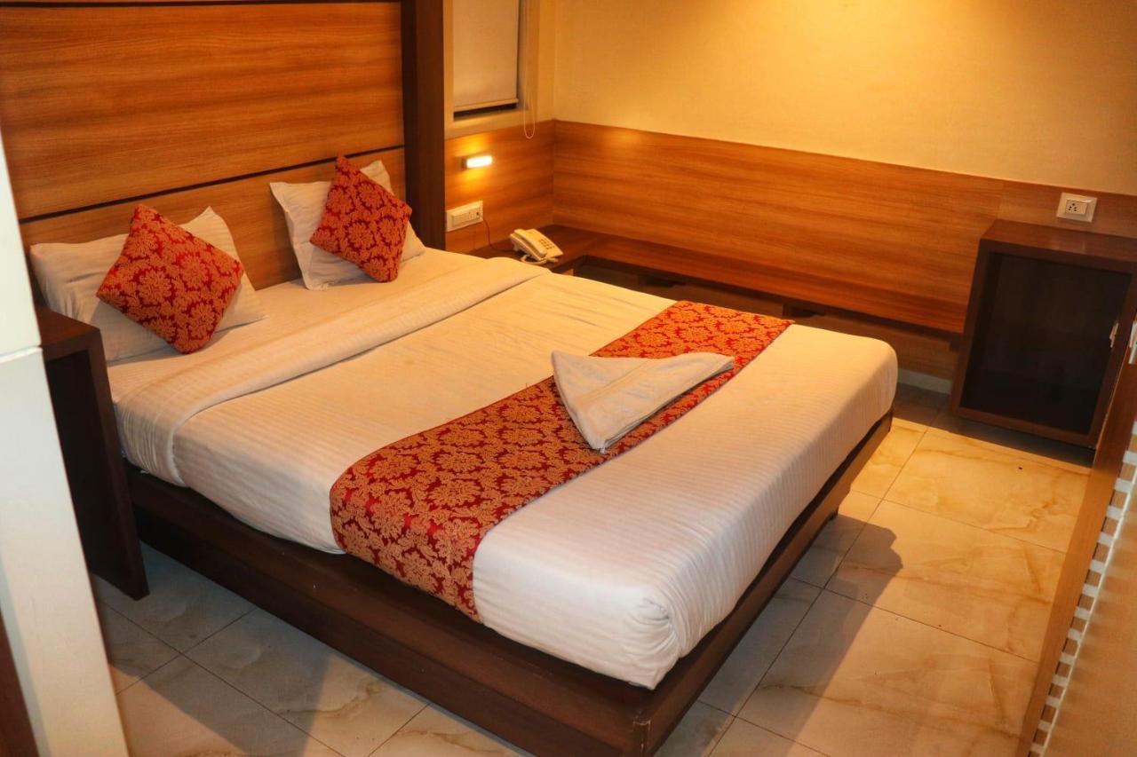 Hotel Mourya Residency Navi Mumbai Exterior photo
